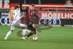 3. Liga; FC Ingolstadt 04 - Energie Cottbus; Zweikampf Kampf um den Ball Benjamin Kanuric (8, FCI) Möker Yannik (21 ECO)