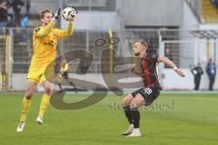 3. Liga; TSV 1860 München - FC Ingolstadt 04; ärgert sich David Kopacz (29, FCI) Torwart Hiller Marco (1 TSV) hat den Ball