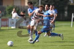 Kreisliga- Saison 2024/25- SV Hundszell - SV Kasing -  - Jan Witek weiss Kasing - Johannes Rindlbacher blau Hundszell - Foto: Meyer Jürgen