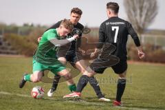 Kreisklasse - Saison 2025/26- TSV Gaimersheim II - SV Lippertshofen - Christoph Katzenbogen schwarz Gaimersheim - Niclas Führer grün Lippertshofen - Fabian Kühnert #7 schwarz Gaimersheim - Foto: Meyer Jürgen