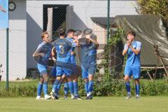 Kreisliga- Saison 2024/25- SV Hundszell - SV Kasing -  - Der 1:0 Führungstreffer durch Mathias Weinzierl blau Hundszell - jubel  - XXXXX - Foto: Meyer Jürgen