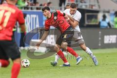 3. Liga; SV Wehen Wiesbaden - FC Ingolstadt 04; Zweikampf Kampf um den Ball Mladen Cvjetinovic (19, FCI) Bätzner Nick (8 SVWW)