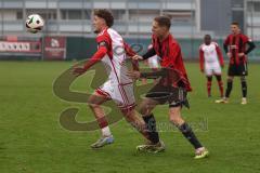 Kreisklasse - Saison 2025/26- Türk SV Ingolstadt - SC Steinberg-  - Denis Kuqanaj weiss Türkisch  - Aidan Röttger rot Steinberg  - Foto: Meyer Jürgen