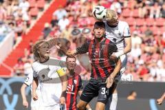 3. Liga; FC Ingolstadt 04 - TSV 1860 München; Zweikampf Kampf um den Ball Lukas Fröde (34, FCI) Kopfball Schifferl Raphael (24 TSV) Verlaat Jesper (4 TSV)