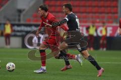 3. Liga - Saison 2025/26 - FC Ingolstadt 04 - Rot-Weiss Essen - Dennis Kaygin (Nr.10 - FC Ingolstadt 04) - Marvin Obuz (Nr.10 - Rot-Weiss Essen) - Foto: Meyer Jürgen