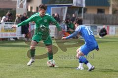 Kreisliga - Saison 2025/26- SV Hundszell - VFB Eichstätt II - Maximilian Eberlein grün Eichstätt - Maximilian Blattner blau Hundszell - Foto: Meyer Jürgen