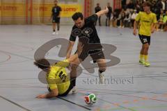 Lotto Bayern Hallencup - Lindenkreuzhalle Saison 2024/25 - FC Hitzhofen - FC Türk Sport Garching  - Koray Altinay schwarz Türk Garching - Mike Schmal gelb Hitzhofen - Foto: Meyer Jürgen