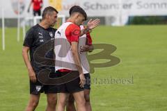 3. Liga; FC Ingolstadt 04 - Trainingslager, Allgäu, Cheftrainer Michael Köllner (FCI) Arian Llugiqi (25, FCI) David Udogu (47, FCI)