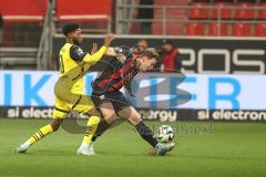 3. Liga; FC Ingolstadt 04 - Borussia Dortmund II; Simon Lorenz (32, FCI) Zweikampf Kampf um den Ball #Elongo-Yombo Rodney (10 BVB2)