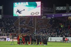 3. Liga; VfL Osnabrück - FC Ingolstadt 04; Spiel ist aus, Niederlage, hängende Köpfe Teambesprechung auf dem Platz Kreis und Cheftrainerin Sabrina Wittmann (FCI)