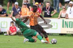 Toto-Pokal; SV Manching - FC Ingolstadt 04; Ralf Schröder (SVM) stört Daouda Beleme (9, FCI)