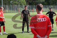 Bayernliga - Saison 2023/2024 - FC Ingolstadt 04 II - U21 - Trainingsauftakt - Cheftrainer Thomas Karg (FCI II) gibt Anweisungen - Foto: Meyer Jürgen