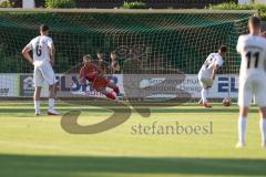 Testspiel - Saison 2025/26 - SV Manching - TSV Gaimersheim - Torwart Steger Sebastian (Nr.1 - SV Manching)  - Nico von Swiontek Brzezinski (Nr.17 - TSV Gaimersheim) - Der 0:1 Führungstreffer - Foto: Meyer Jürgen