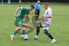 Kreisklasse - Saison 2024/25- TSV Lenting - SV Denkendorf - Marcel Jasmann grün Denkendorf - Denis Bronzel grau Lenting - Foto: Meyer Jürgen