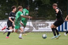 Bezirksliga - Saison 2025/26 - FC Gerolfing - VFR Garching - Timo Kraus grün Gerolfing im Alleingang - Oliver Stefanovic schwarz Garching - Foto: Meyer Jürgen