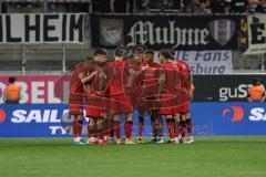 3. Liga; FC Ingolstadt 04 - Erzgebirge Aue; Besprechung nach Gegentor Marcel Costly (22, FCI) Max Besuschkow (17, FCI) Yann Sturm (7, FCI) Georgios Antzoulas (6, FCI) Gustav Christensen (24, FCI)