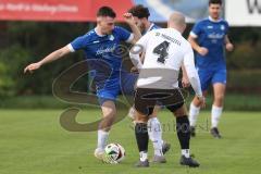 Kreisliga - Saison 2024/25- SV Hundszell - SV Menning -  - Philip Wolfsfellner blau Menning - Marcel Nicht weiss Hundszell - Foto: Meyer Jürgen