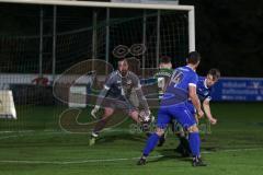 Landesliga - Saison 2024/25 - SV Manching - TV Erkheim - Fabian Neumayer (Nr.9 - SV Manching) mit einer Torchance - Florian Egle Torwart Erkheim - Stefan Oswald #14 blau Erkheim  - Manuel Haug blau rechts Erkheim - Foto: Meyer Jürgen