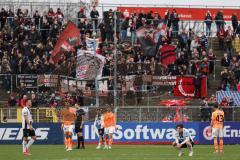 3. Liga; SSV Ulm 1846 - FC Ingolstadt 04; nach dem Spiel Unentschieden Remis Spieler bedanken sich bei den Fans Lukas Fröde (34, FCI) Simon Lorenz (32, FCI) Felix Keidel (43, FCI)
