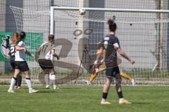 2. Bundesliga Frauen - Saison 2025/26 - FC Ingolstadt 04 Frauen - Borussia Mönchengladbach - Der 1:1 Ausgleichstreffer - Torwart Anna-Lena Daum (Nr.22 - FC Ingolstadt Frauen I) - XXXXX - Foto: Meyer Jürgen