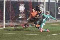 *** A-Junioren Bundesliga  - Saison 2025/26 - FC Ingolstadt 04 - SpVgg Greuther Fürth - Straßer Vincent schwarz FCI - Menapace Theo Torwart Fürth - Lober Jannik grün Fürth  - Foto: Meyer Jürgen