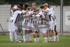 Bayernliga Nord - Saison 2026/27 - FC Ingolstadt 04 II - ASV Cham -  Die Mannschaft bildet einen Kreis vor dem Spiel -  - XXXXX - Foto: Meyer Jürgen