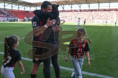 3. Liga - Saison 2024/25 - FC Ingolstadt 04 - SV Wehen Wiesbaden - Pascal Testroet (Nr.37 - FCI) wird ausgewechselt -  Cheftrainerin Sabrina Wittmann (FCI) - Foto: Meyer Jürgen