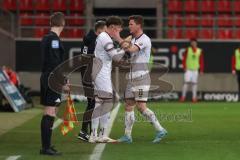 3. Liga - Saison 2024/25 - FC Ingolstadt 04 - SpVgg Unterhaching - Sebastian Gronning (Nr.11 - FCI) wird ausgewechselt - Tim Heike (Nr.9 - FCI) - Foto: Meyer Jürgen