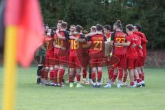 Kreisliga - Saison 2025/26- SV Kasing - FC Sandersdorf -  Die Mannschaft bildet einen Kreis vor dem Spiel -  - XXXXX - Foto: Meyer Jürgen