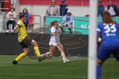 2. Bundesliga Frauen - Saison 2024/25 - FC Ingolstadt 04 Frauen - SV Weinberg - Pija Reininger (Nr.21 - FCI Frauen) - Grimm Anna gelb Weinberg - Popp Johanna Torwart Weinberg - Foto: Meyer Jürgen