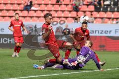 3. Liga; FC Ingolstadt 04 - 1. FC Schweinfurt 05; Torchance verpasst Max Besuschkow (17, FCI) Torwart Stahl Toni (1 S05) Fredrik Carlsen (8, FCI)