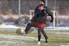 3. Liga - Saison 2025/26 - FC Ingolstadt 04 - Trainingsauftakt nach der Winterpause - Co-Trainer Patrick Schönfeld (FCI) - Max Besuschkow (Nr.17 - FCI) - Foto: Meyer Jürgen
