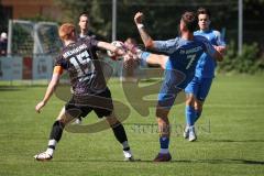 Kreisliga - Saison 2026/27 - SV Hundszell - SV Menning - Martin Kusche blau Hundszell - Moritz Faigle schwarz Menning  - Foto: Meyer Jürgen
