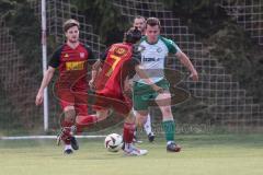 Freundschaftsspiel- Saison 2025/26- SV Kasing - FC Geisenfeld-  - Emre Erbas rot Kasing - Stefan Schmailzl grün Geisenfeld - Foto: Meyer Jürgen