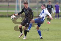 Kreisliga - Saison 2025/26- SV Karlshuld - SV Menning - Simon Wolfsfellner schwarz Menning -  Stefan Spiess weiss Karlshuld- Foto: Meyer Jürgen