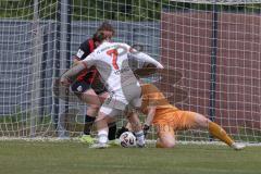 2. Bundesliga Frauen - Saison 2025/26 - FC Ingolstadt 04 Frauen - FCB München II - Ina Timmermann (Nr.15 - FC Ingolstadt Frauen I) - Torwart Anna-Lena Daum (Nr.22 - FC Ingolstadt Frauen I) - Terakaj Elira rot FCB  - Foto: Meyer Jürgen