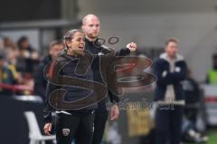 3. Liga; SC Verl - FC Ingolstadt 04; an der Seitenlinie, Spielerbank Cheftrainerin Sabrina Wittmann (FCI)