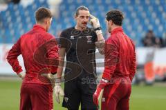 3. Liga; VfL Osnabrück - FC Ingolstadt 04; vor dem Spiel Torwart-Trainer Arvid Schenk  (FCI) mit Torwart David Klein (47, FCI) Torwart Kai Eisele (25, FCI)