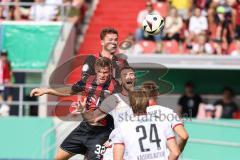 DFB-Pokal; FC Ingolstadt 04 - 1. FC Kaiserslautern; Torchance verpasst Kopfball Simon Lorenz (32, FCI) Sebastian Grönning (11, FCI) Heuer Jannis (24 FCK)