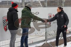 3. Liga - Saison 2025/26 - FC Ingolstadt 04 - Trainingsauftakt nach der Winterpause - Cheftrainerin Sabrina Wittmann (FCI) begrüßt Fans mit Neujahrswünsche - XXXXX - Foto: Meyer Jürgen