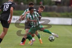 Landesliga - Saison 2025/26 - SV Manching - FC Memmingen II - Romeo Öxler (Nr.17 - SV Manching) - Kouki Rayen grün Manching rechts - Neubrand Simon schwarz Memmingen  - Foto: Meyer Jürgen