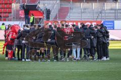 3. Liga; FC Ingolstadt 04 - Borussia Dortmund II; #Teambesprecheung nach dem Spiel , Niederlage, hängende Köpfe