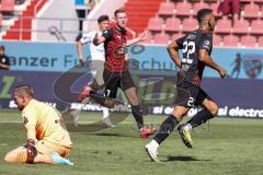 3. Liga; FC Ingolstadt 04 - Hallescher FC; Tor Jubel Treffer Marcel Costly (22, FCI) Torwart Müller Sven (1 Halle) Torwart Müller Sven (1 Halle) am Boden