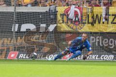 3. Liga; SG Dynamo Dresden - FC Ingolstadt 04; sicher Torwart Marius Funk (1, FCI)