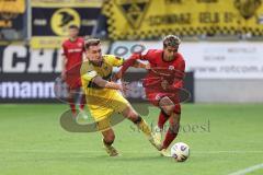 3. Liga; Alemannia Aachen - FC Ingolstadt 04; Zweikampf Kampf um den Ball Yann Sturm (7, FCI)