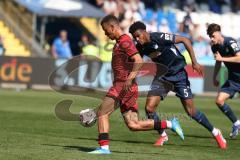 3. Liga - Saison 2025/26 - TSG Hoffenheim II - FC Ingolstadt 04  - Marcel Costly (Nr.22 - FCI) - Kelven Frees (Nr.5 - TSG Hoffenheim II) - Foto: Meyer Jürgen
