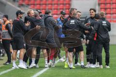 3. Liga; FC Ingolstadt 04 - Rot-Weiss Essen; Sieg Jubel Freude Co-Trainer Markus Feldhoff (FCI) Teamkoordinator Marcel Posselt (FCI) #Athletik-Trainer Rafael Lopez (FCI) Cheftrainer Achim Beierlorzer (FCI)