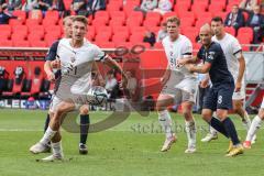 3. Liga; FC Ingolstadt 04 - SpVgg Unterhaching; Julian Kügel (31, FCI) Zweikampf Kampf um den Ball Westermeier Ben (6 SpVgg) Stiefler Manuel (8 SpVgg) Simon Lorenz (32, FCI)