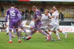 Toto-Pokal; SV Wacker Burghausen - FC Ingolstadt 04; Angriff Lars Lokotsch (13, FCI) Jonas Scholz (15, FCI) kommen nicht durch die Abwehr