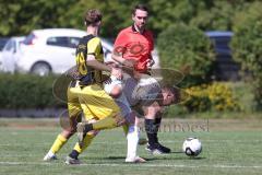 Bezirksliga - Saison 2024/25- TSV Gaimersheim - SE Freising - Franz Reinwald (Nr.10 - TSV Gaimersheim) - Fabian Löw gelb Freising - Bastian Lomp #18 gelb Freising  - Foto: Meyer Jürgen